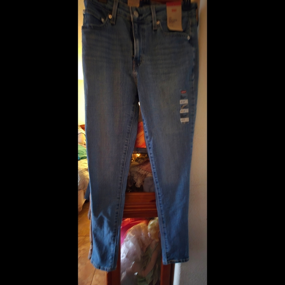 Women Levis Jeans 721 High Rise Skinny Jeans.